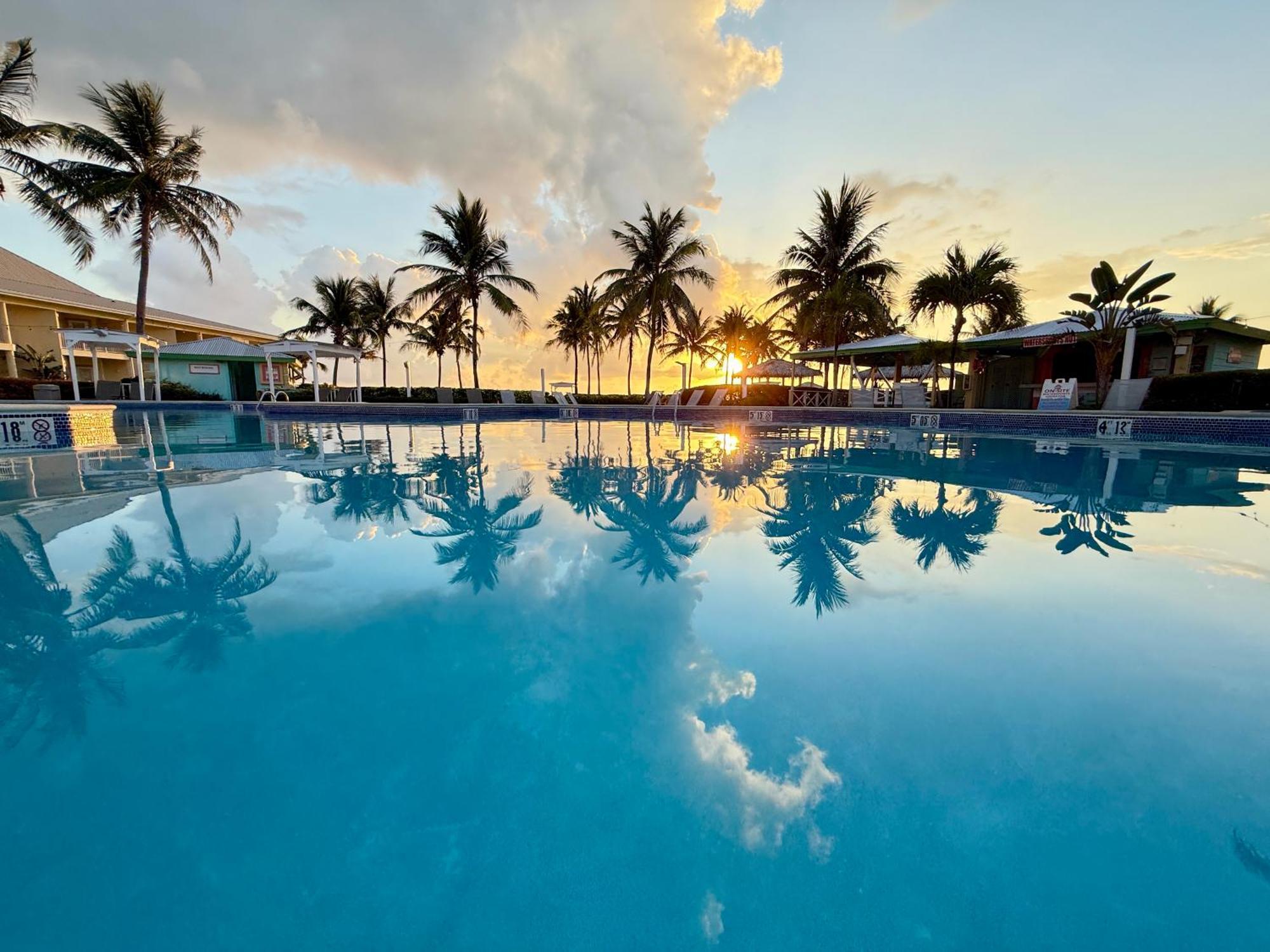 The Grand Caymanian Resort George Town Extérieur photo